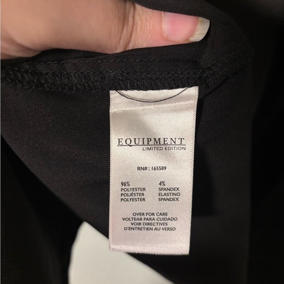 Equipment Signature Long Sleeve Button Down Size Medium - Picture 6 of 7